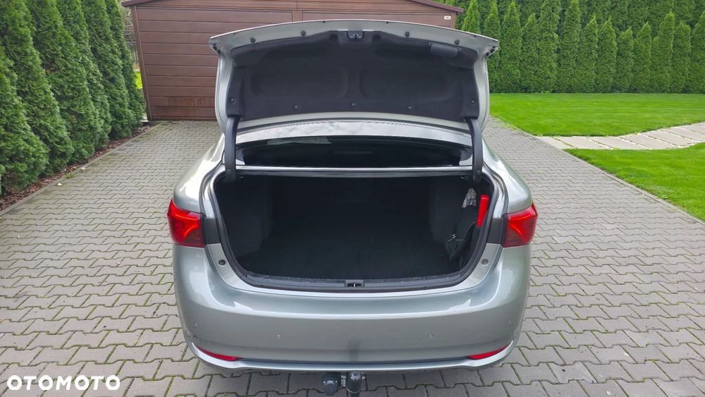 Toyota Avensis 2.0 Premium MS - 22