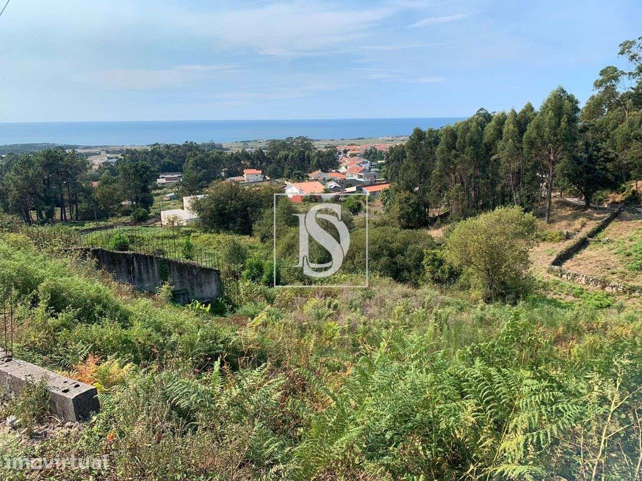 Terreno p/ construção com uma área de 700 m2 - Grande imagem: 2/12
