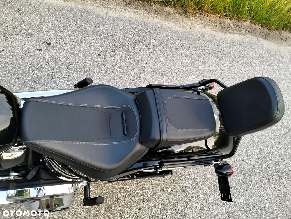 Harley-Davidson Softail Breakout - 21