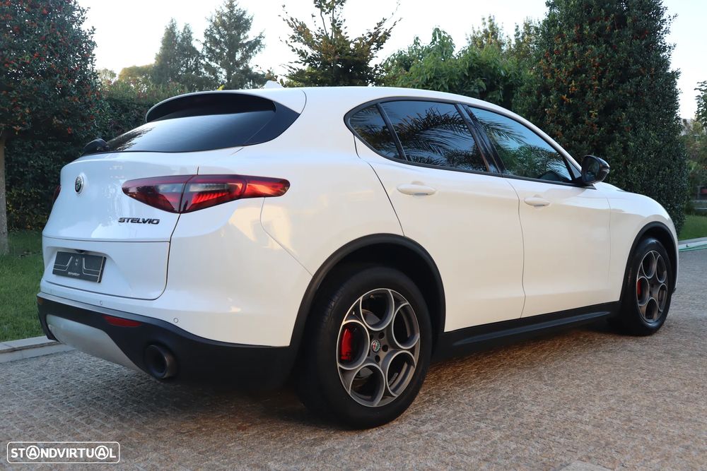 Alfa Romeo Stelvio 2.2 D AT8 — photo 3