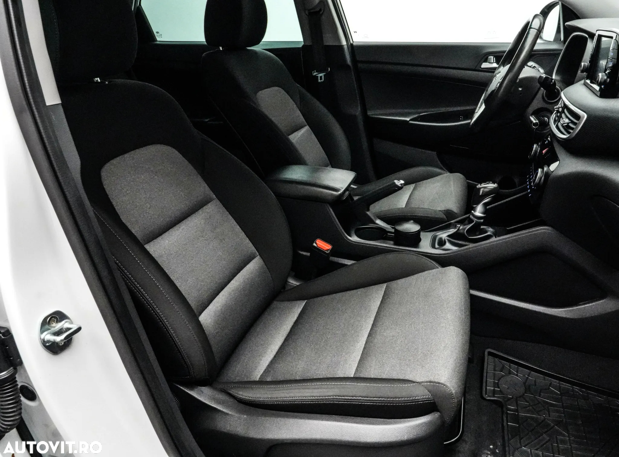 Hyundai Tucson 1.6 CRDi 4WD 6MT Premium - 12