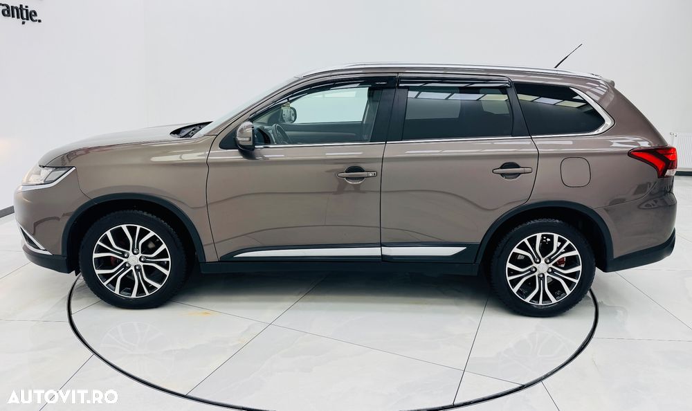 Mitsubishi Outlander 2.2 DI-D 4WD Automatik Intense - 36