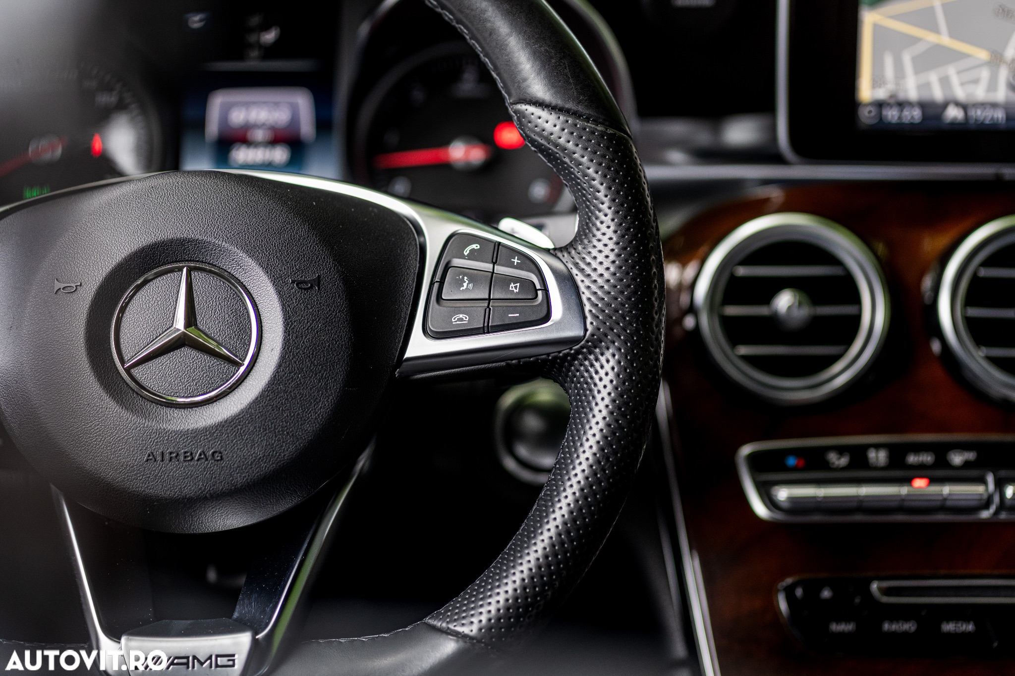 Mercedes-Benz GLC 350 d 4Matic 9G-TRONIC AMG Line - 12