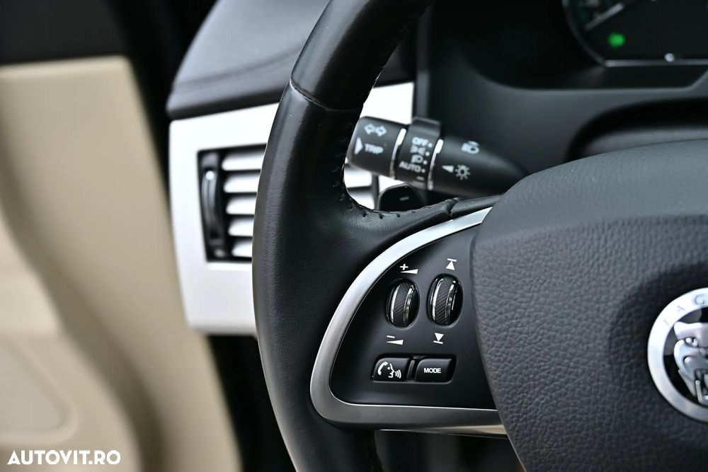 Jaguar XF 2.2 Diesel - 32