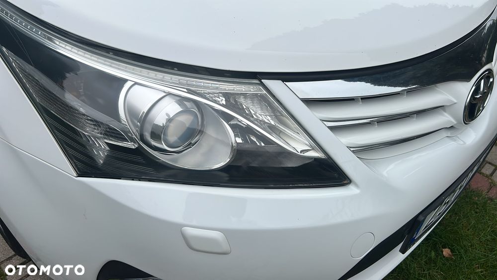 Toyota Avensis 2013 photo 2