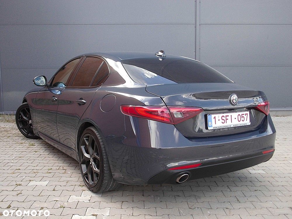 Alfa Romeo Giulia 2.2 AT8 Business - 11