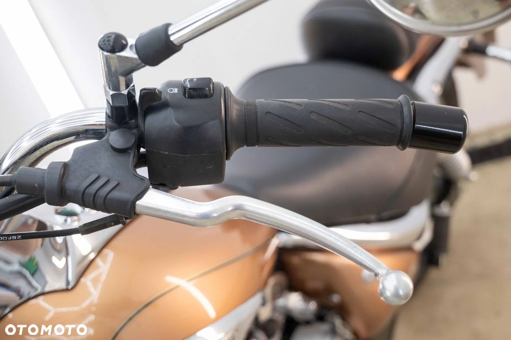 Suzuki Intruder - 28