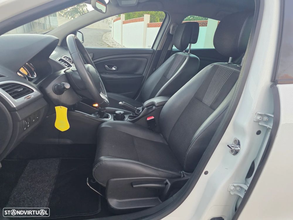 Renault Mégane 1.5 dCi Dynamique S - 4