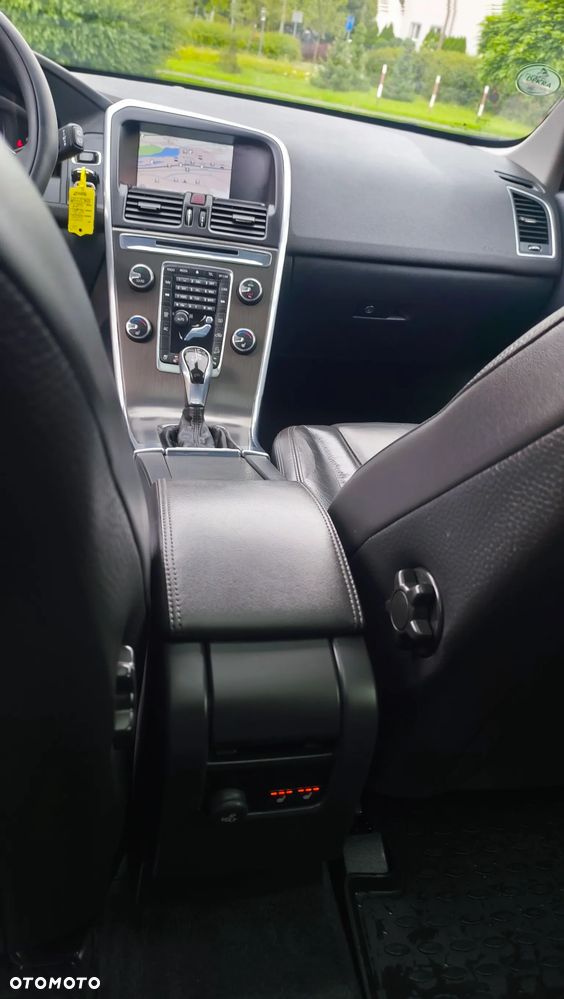 Volvo XC 60 D5 AWD Geartronic Summum - 17