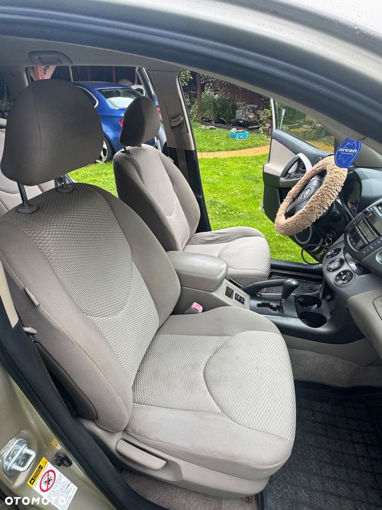 Toyota RAV4 - 4