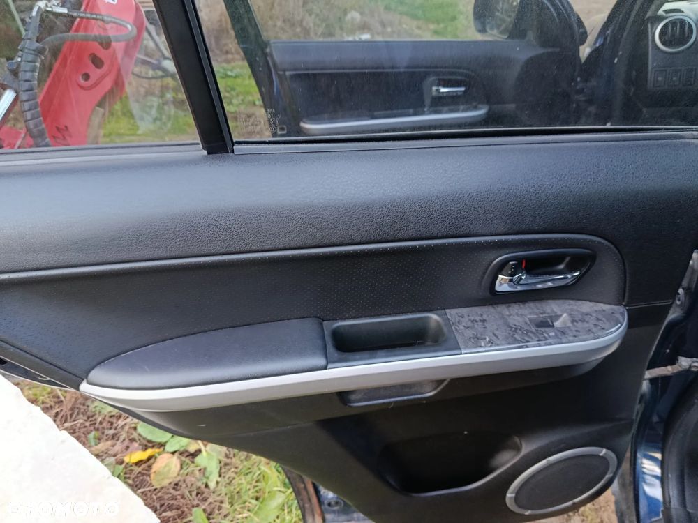 Komplet siedzeń skórzanych fotele boczki kanapa Suzuki Grand Vitara 2 - 5