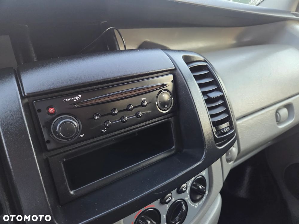 Renault TRAFIC VIVARO LONG KLIMA TEMPOMAT ORYGINAŁ DUBEL KABINA ZADBANY FULL OPCJA DOPOSAŻONY - 12