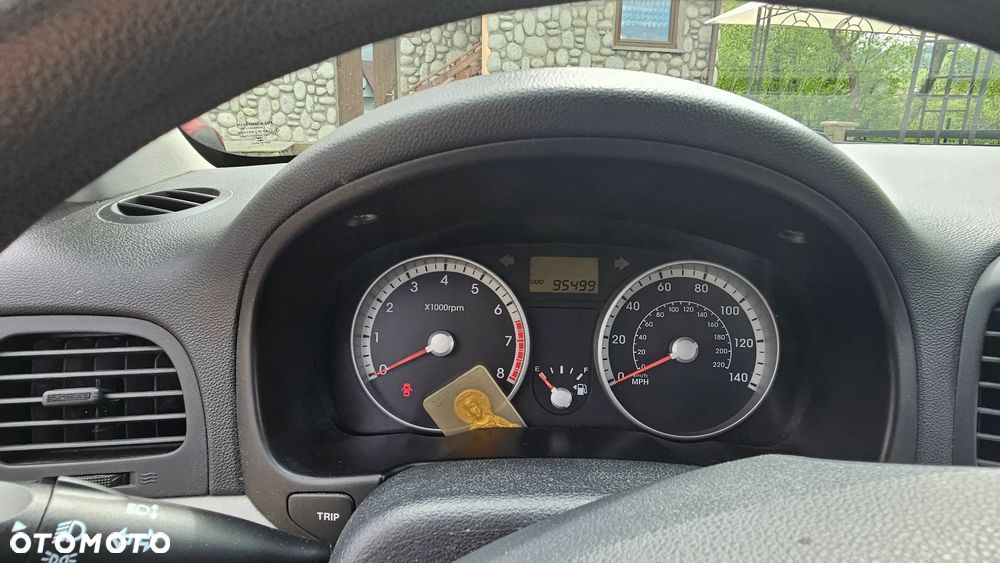 Hyundai Accent - 7