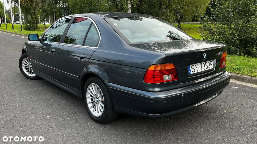 BMW Seria 5 525i - 4