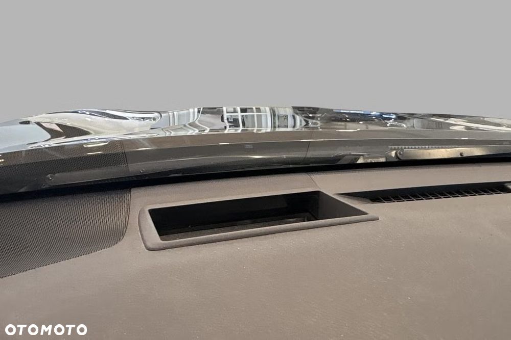 Toyota Camry Luxury - 8