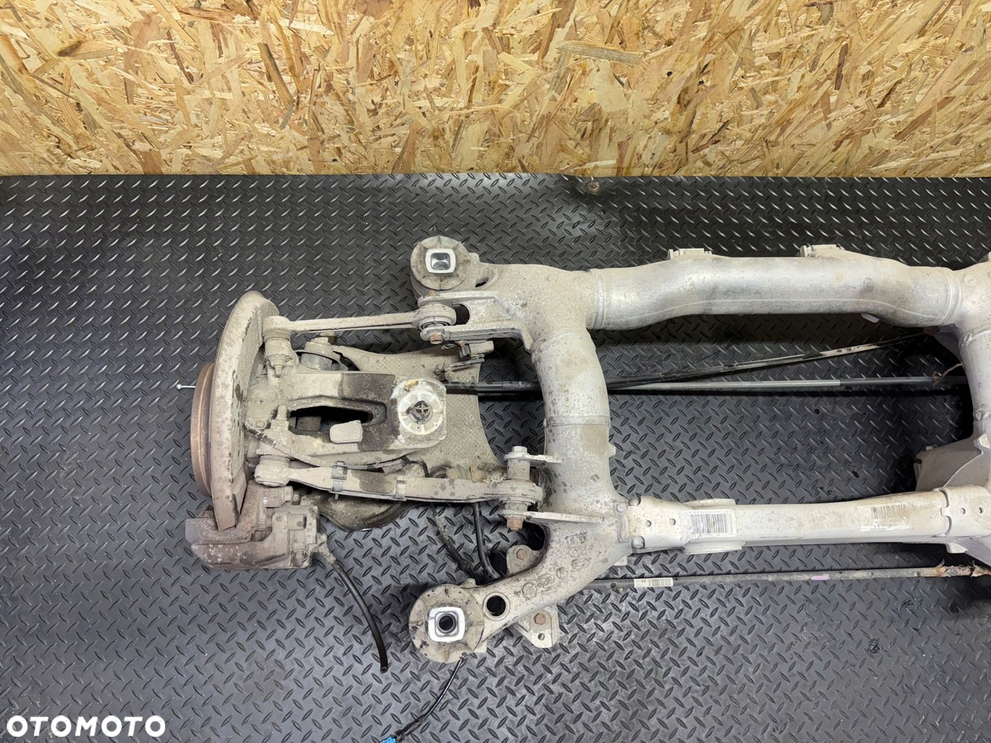 KOMPLETNE ZAWIESZENIE SANKI TYLNE BELKA WÓZEK BMW E61 6770827 - 2