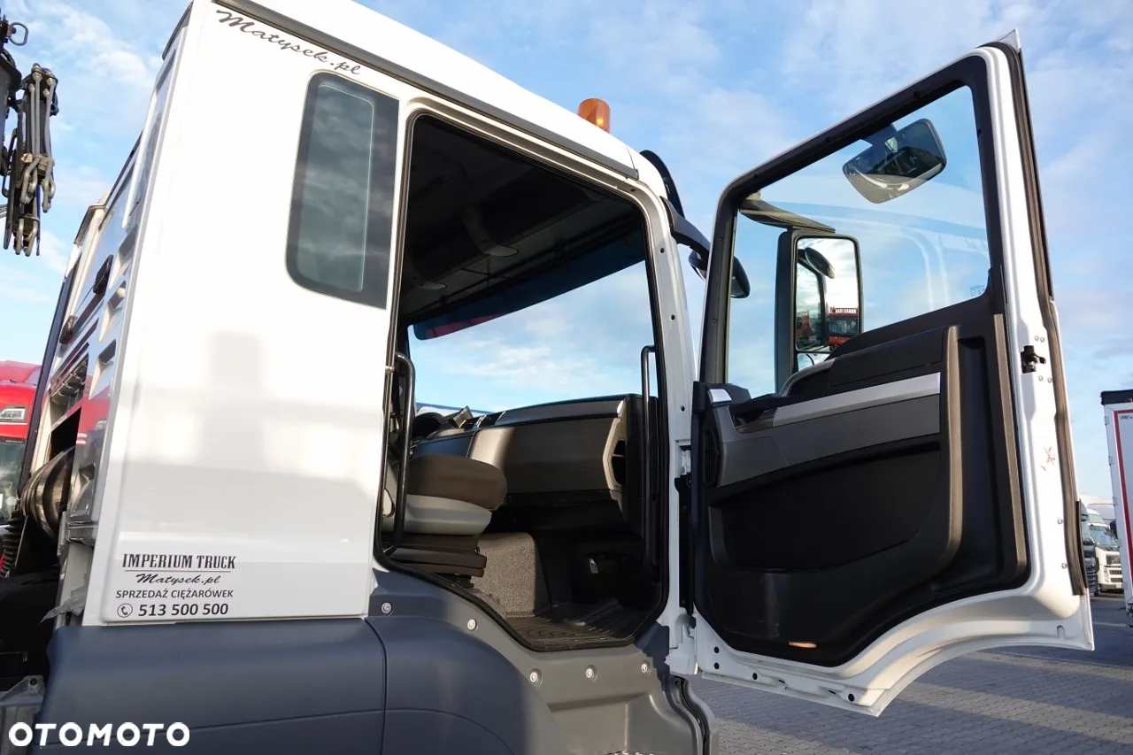 MAN TGS 33.360 / 6x4 / WYWROTKA TYLNOZSYPOWA 5,8 M + HDS HIAB XS 122 / STEROWANIE RADIOWE / HDS ZA KABINĄ / EURO 5 / MANUAL - 32