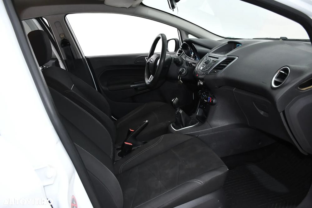 Ford Fiesta 1.5 TDCi Ambiente - 12