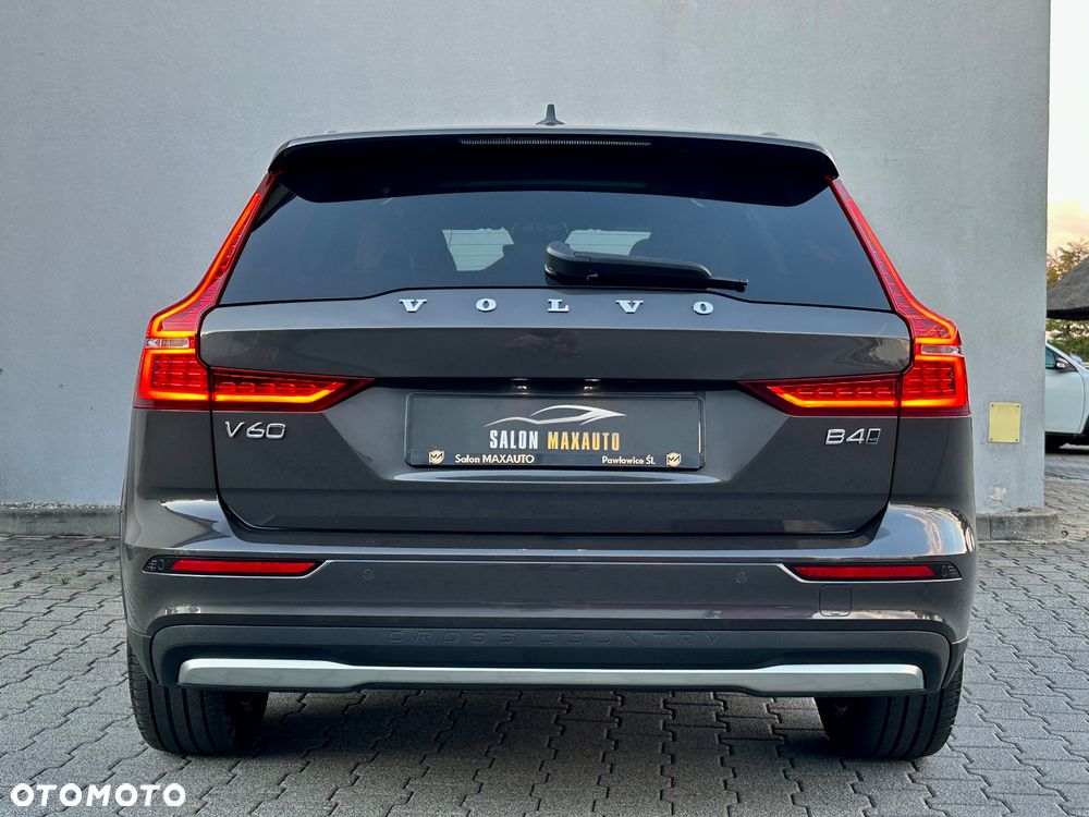 Volvo V60 Cross Country B4 D AWD Ultimate - 12