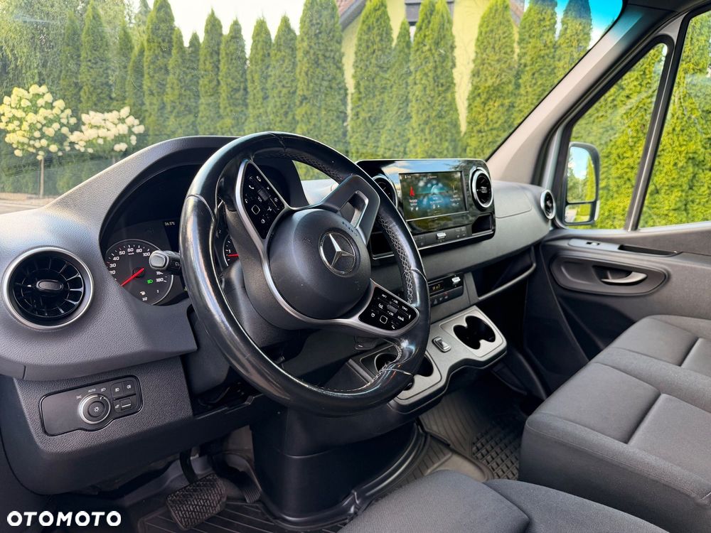 Mercedes-Benz Sprinter - 13