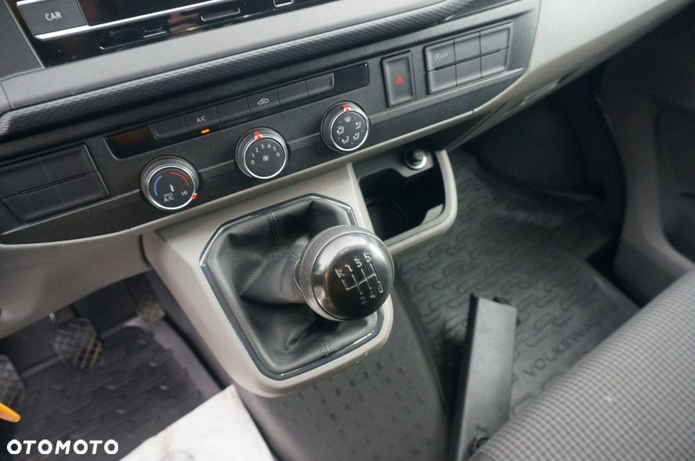 Volkswagen Transporter - 18