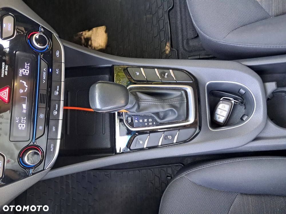 Hyundai IONIQ Hybrid Premium - 33