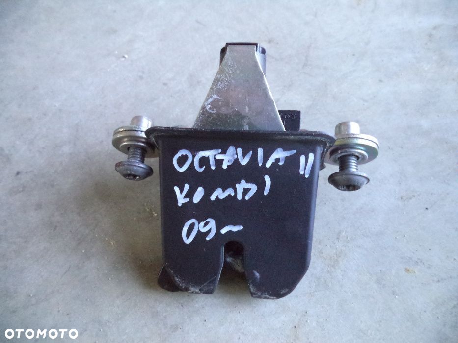 Zamek klapy bagażnika tył Skoda Octavia II kombi - 1