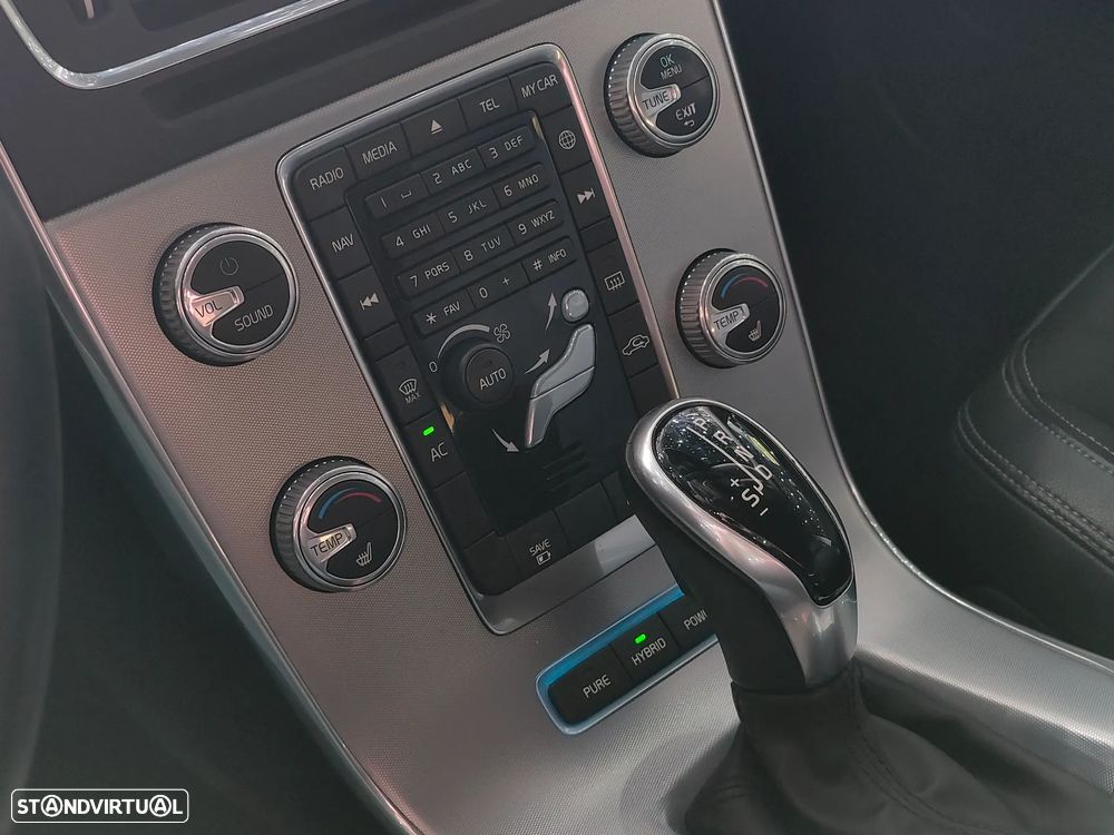 Volvo V60 2.4 D6 Momentum AWD Phev - 13