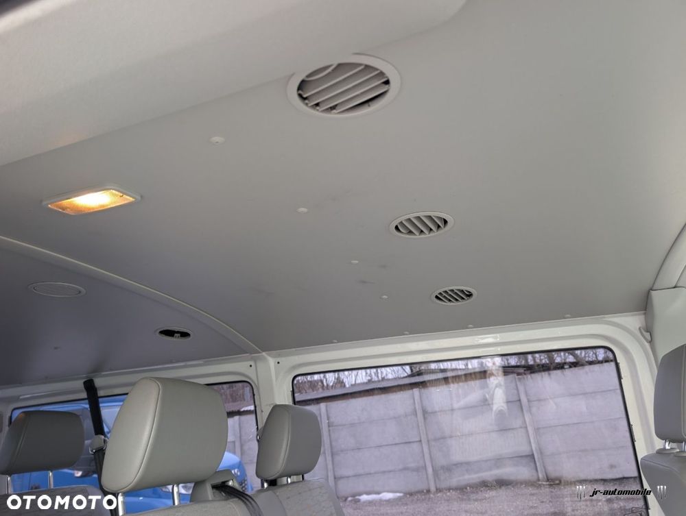 Volkswagen Caravelle - 5