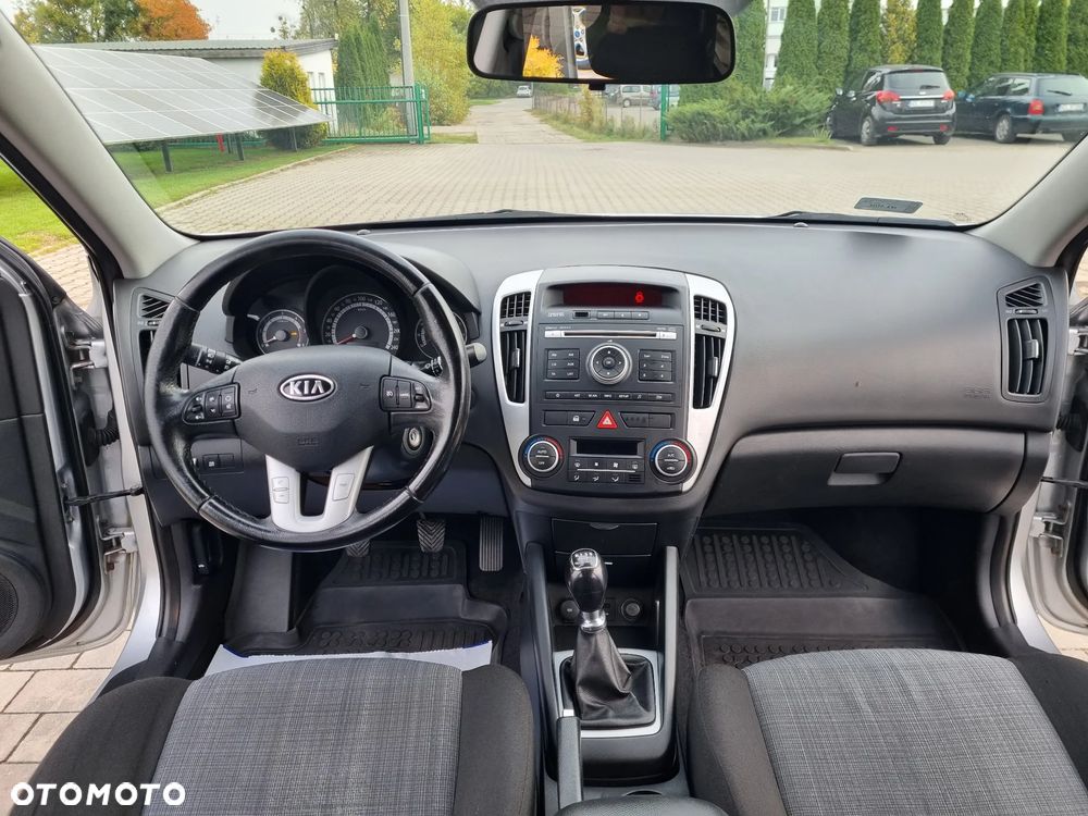 Kia Ceed 2010 photo 5