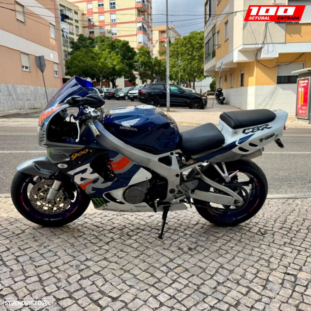 Honda CBR 900 RR - 34