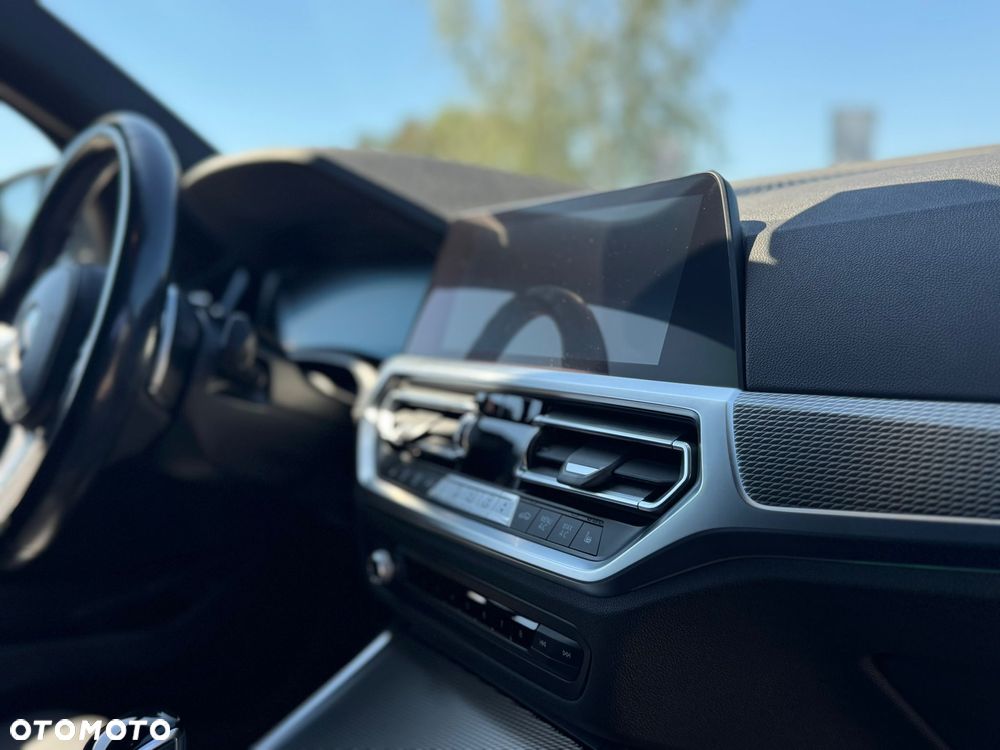 BMW Seria 3 330i xDrive M Sport sport - 33