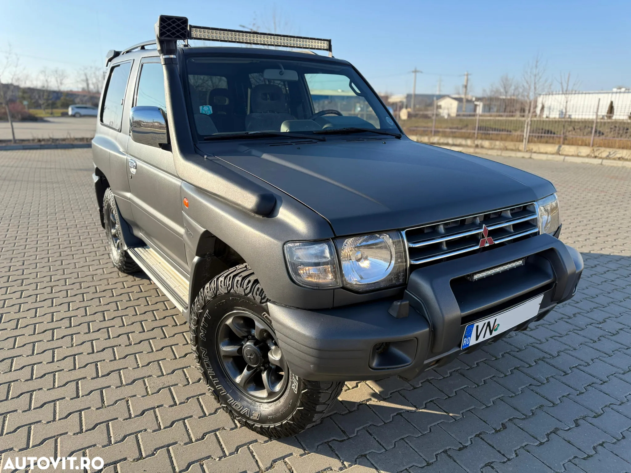 Mitsubishi Pajero - 23