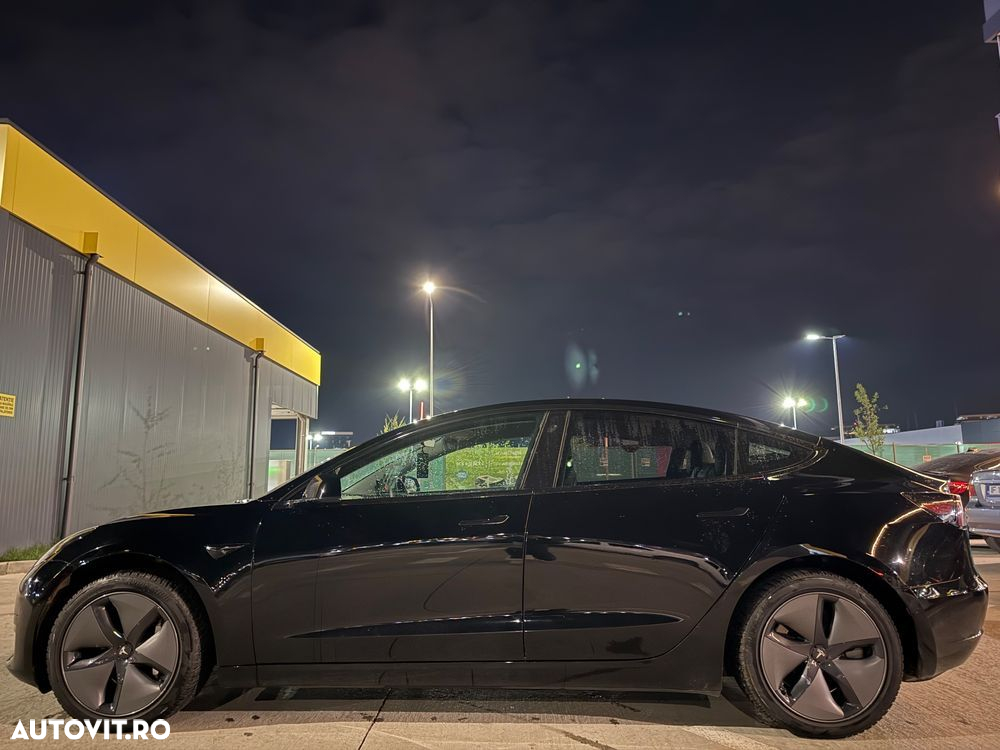Tesla Model 3 - 8