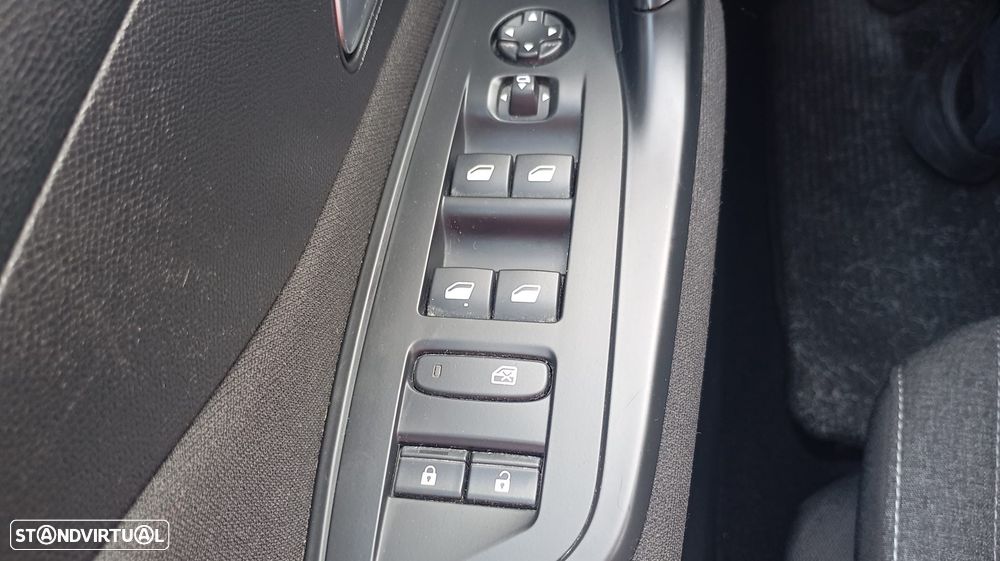 Peugeot 308 BlueHDi FAP 130 EAT8 Stop & Start Active Pack - 29