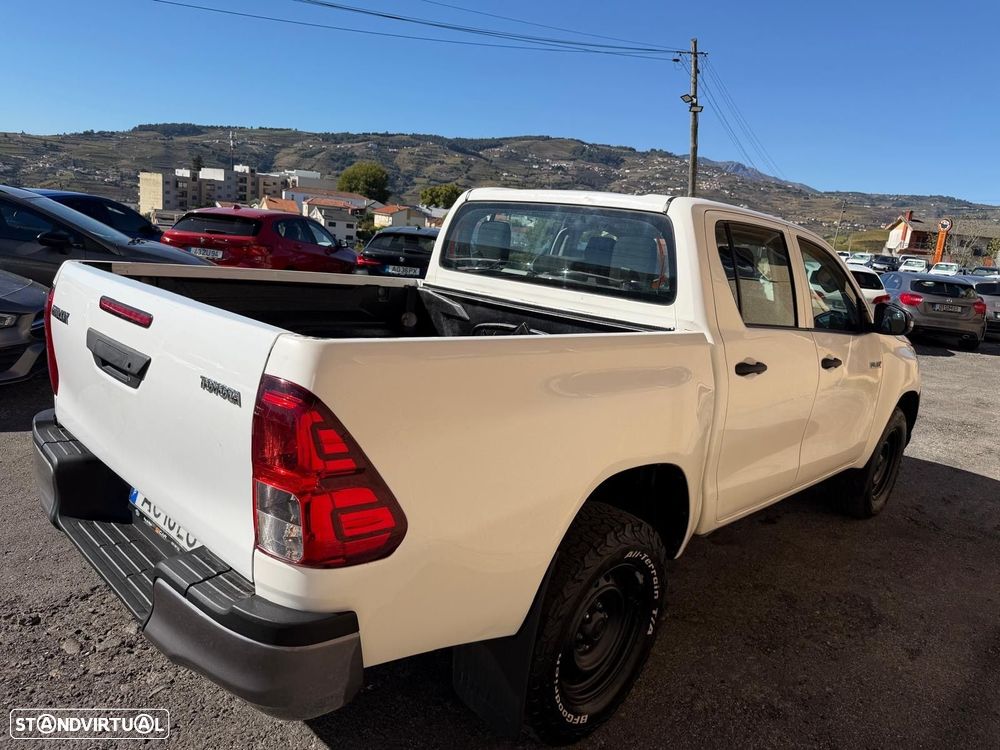 Toyota Hilux 2.4 D-4D 4WD CD Premium Edition - 11