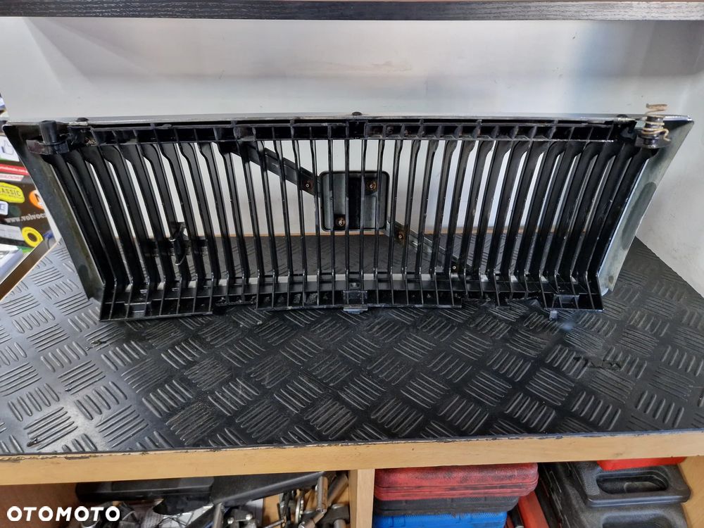 VOLVO 740 GRILL ATRAPA CHŁODNICY - 11