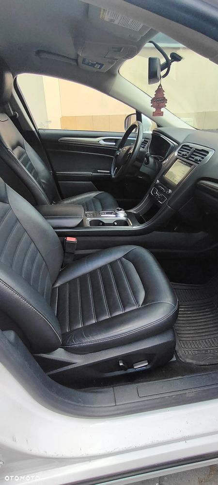 Ford Fusion - 12
