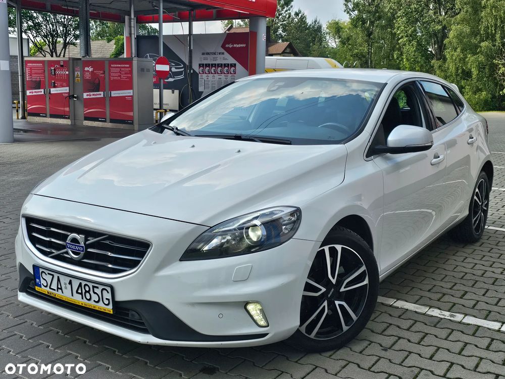 Volvo V40 D4 Drive-E R-Design Summum - 1