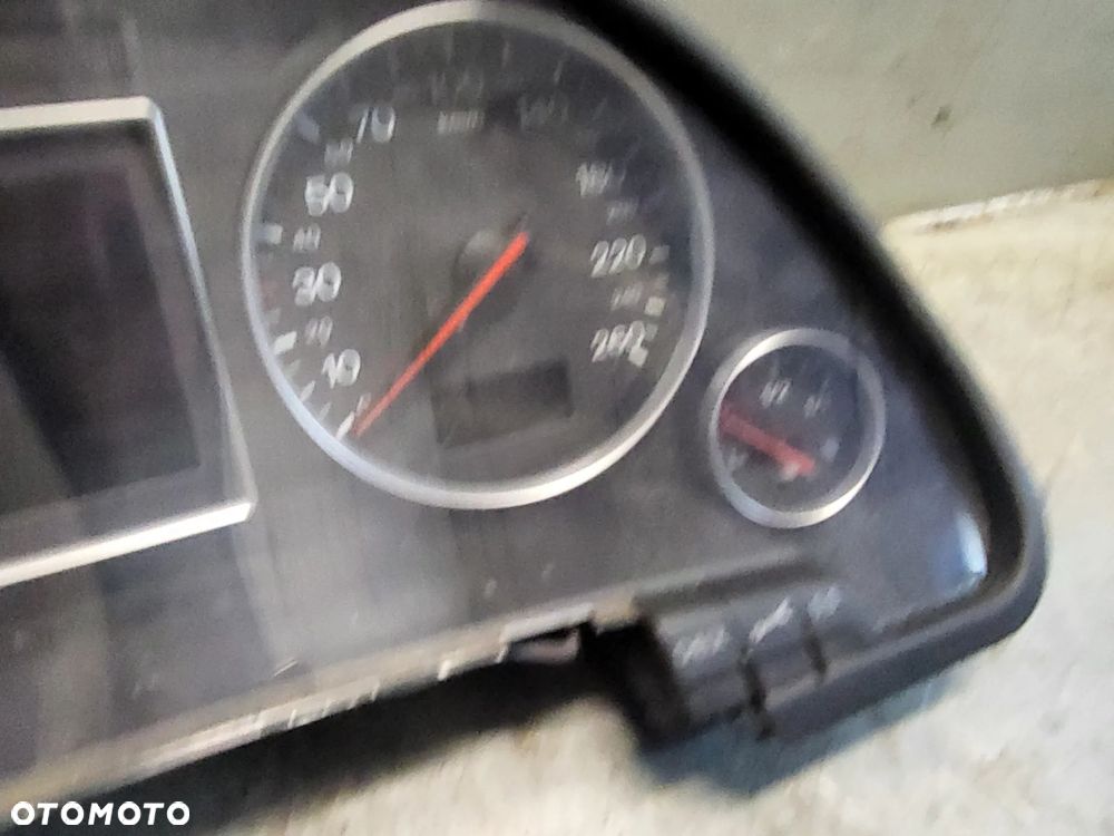 LICZNIK 8E0920900L AUDI A4 B6 BENZYNA 220TYŚ.KM - 3