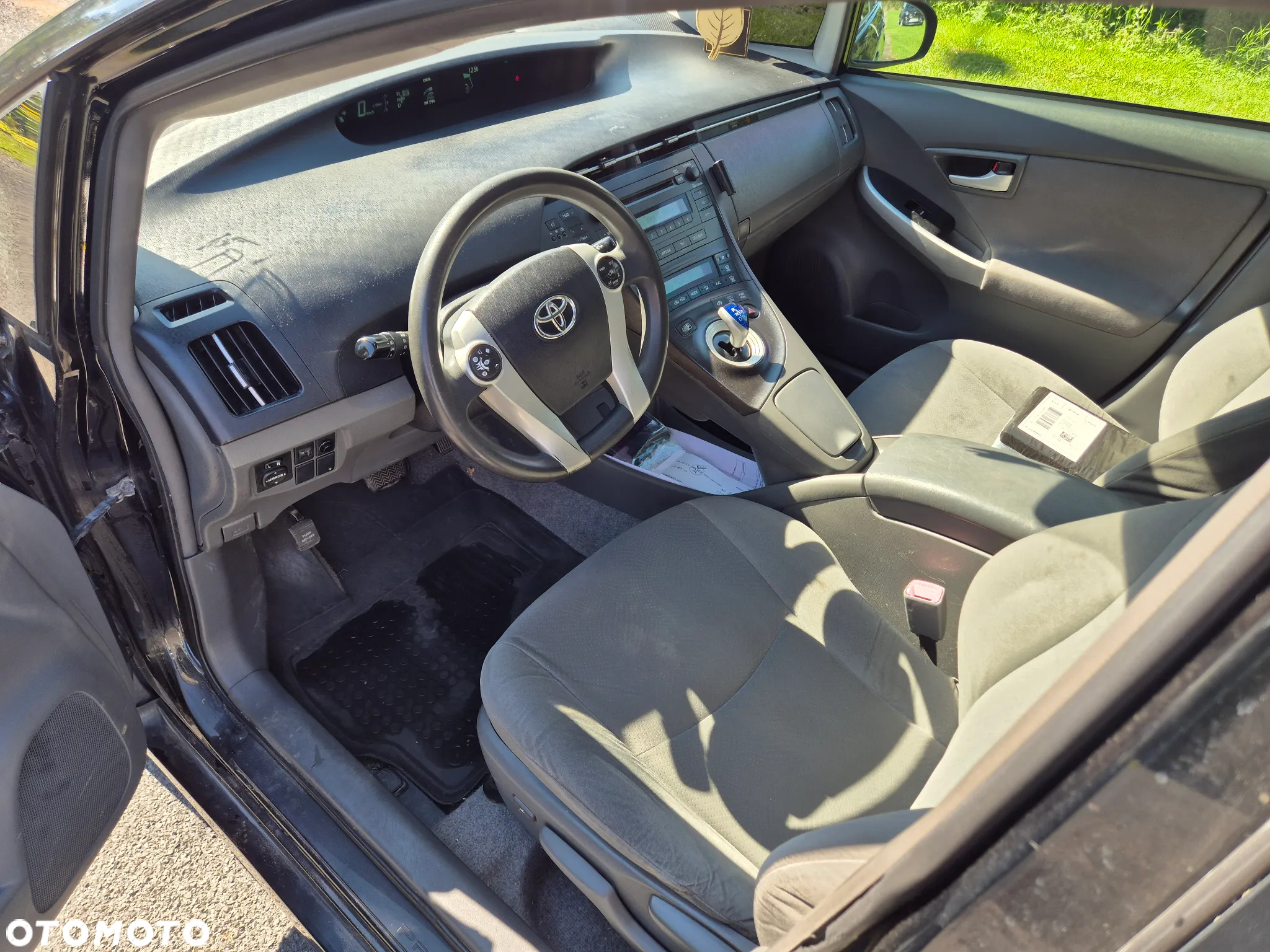 Toyota Prius (Hybrid) - 6