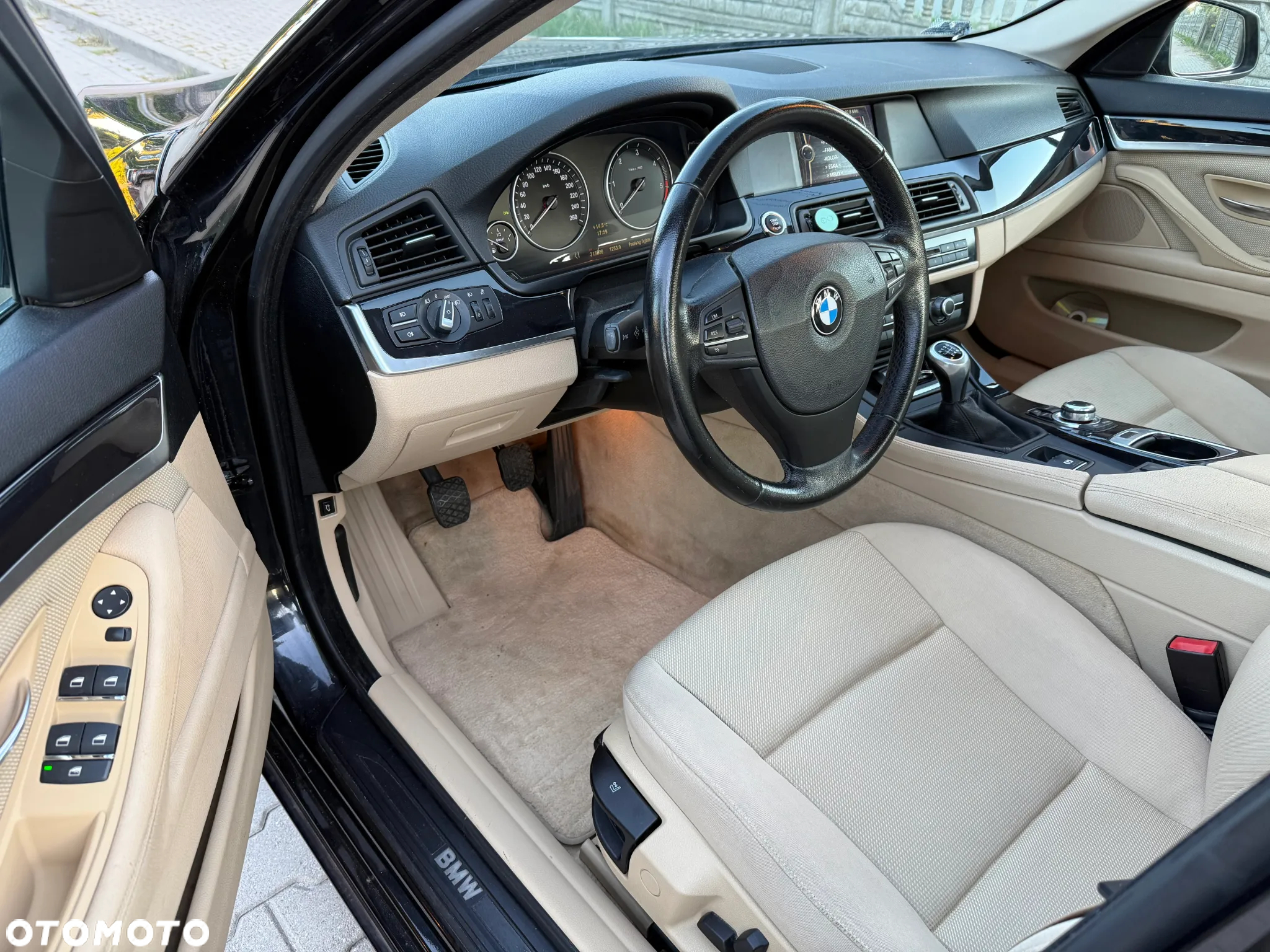 BMW Seria 5 520d - 23