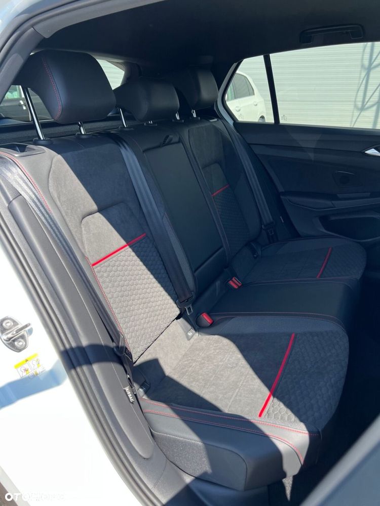 Volkswagen Golf - 6