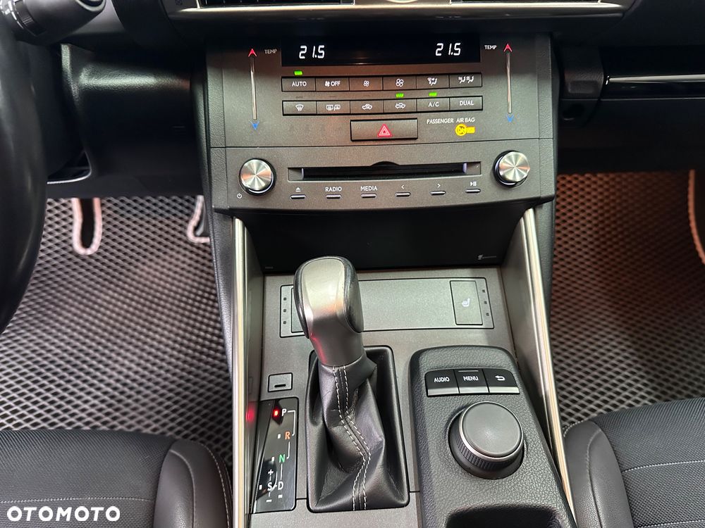Lexus IS ver-300h-style-edition - 22