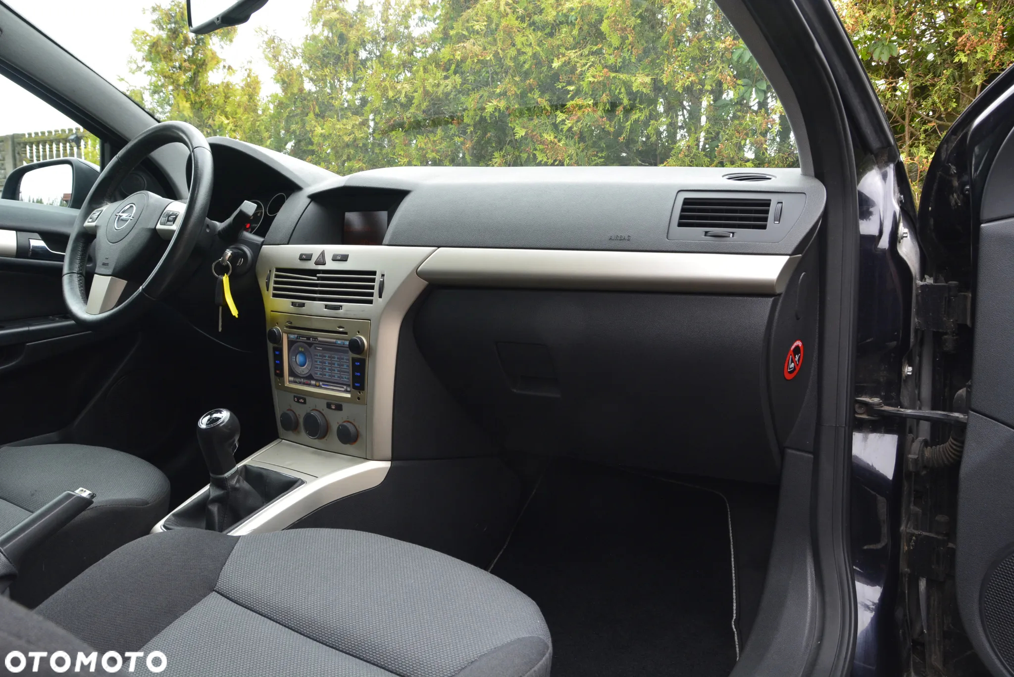 Opel Astra GTC 1.6 NAVI - 21