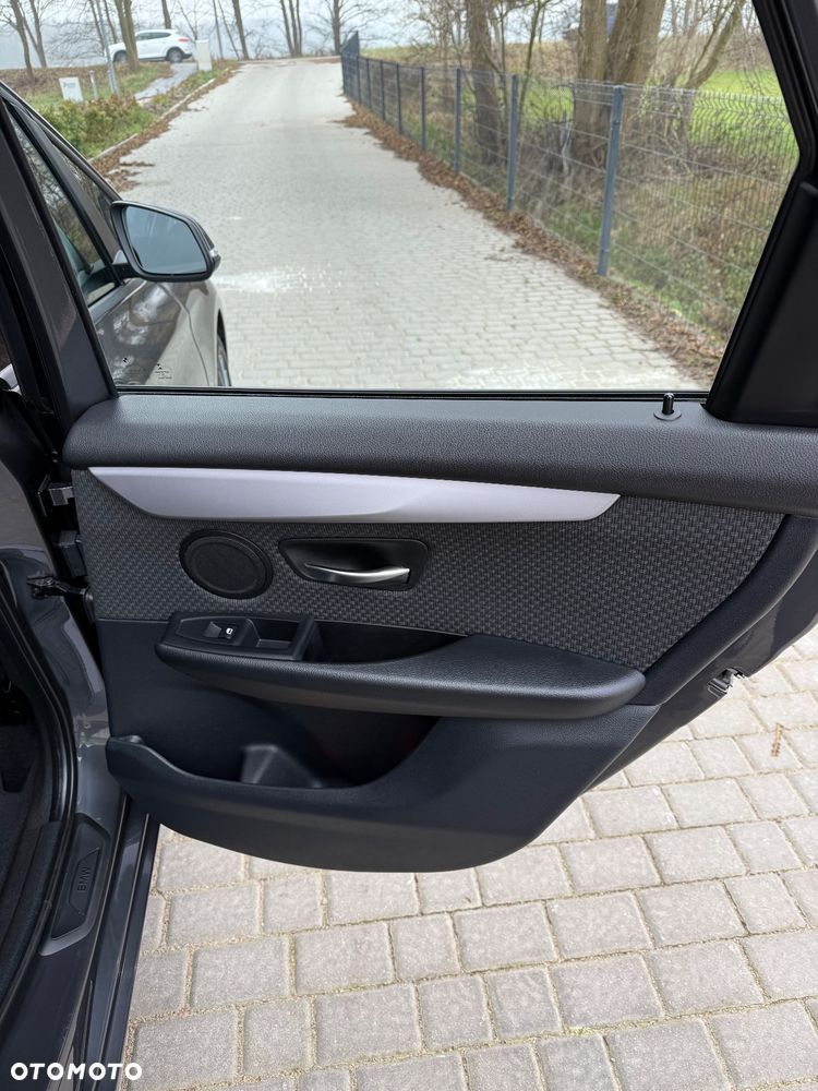 BMW Seria 2 218d - 28