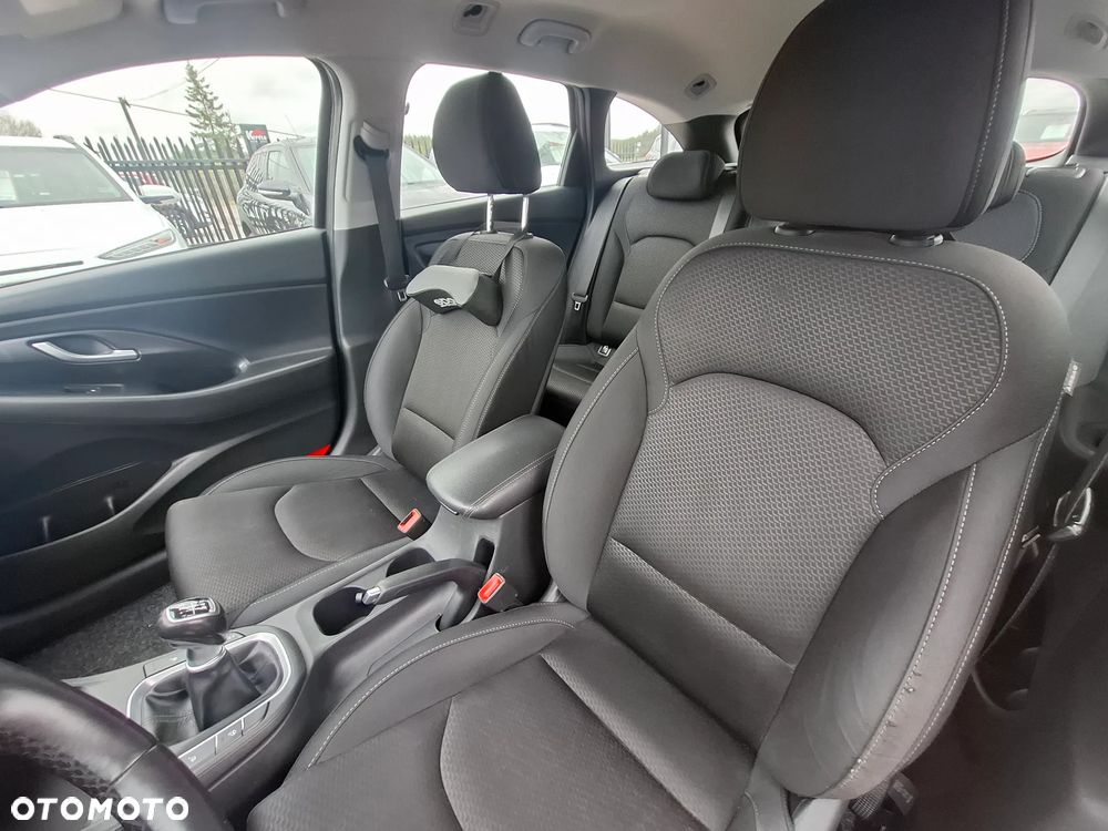 Hyundai i30 1.6 D Comfort - 10