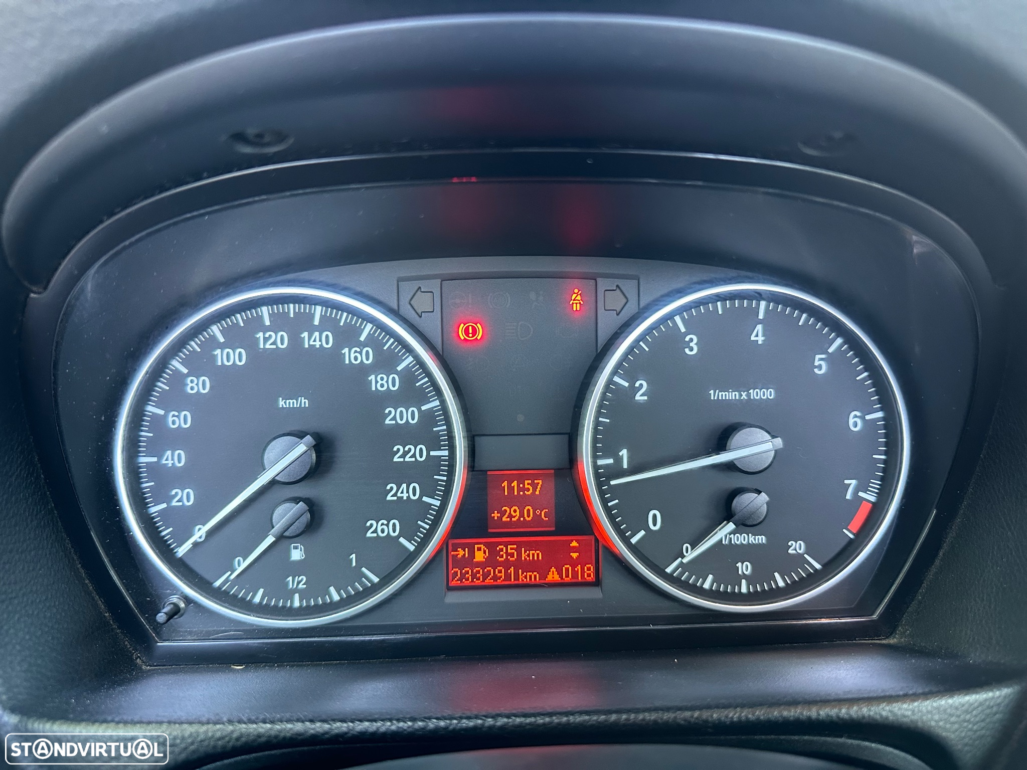 BMW 320 i Intense - 18