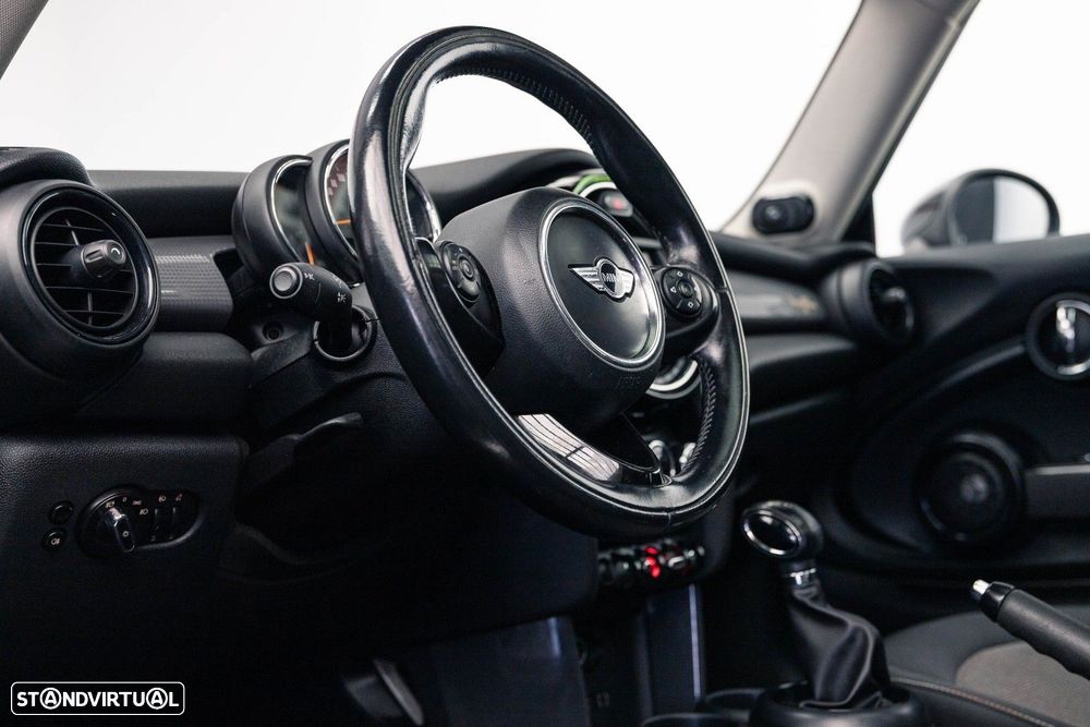 MINI 3 Portas Cooper D Aut. - 24