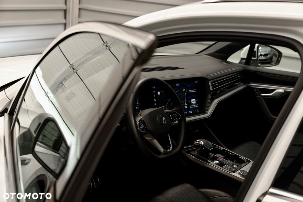 Volkswagen Touareg 3.0 V6 TFSI Plug-In Hybrid 4Mot Elegance - 30
